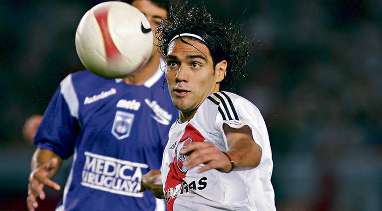 Ni Radamel Falcao ni nadie pudo anoche darle claridad a River; el equipo millonario jugará con Arsenal en las semifinales 
