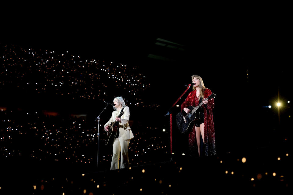 phoebe and taylor on stage