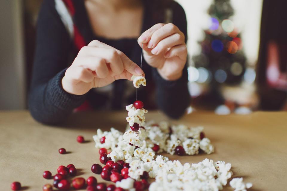 51) Make a popcorn-cranberry garland