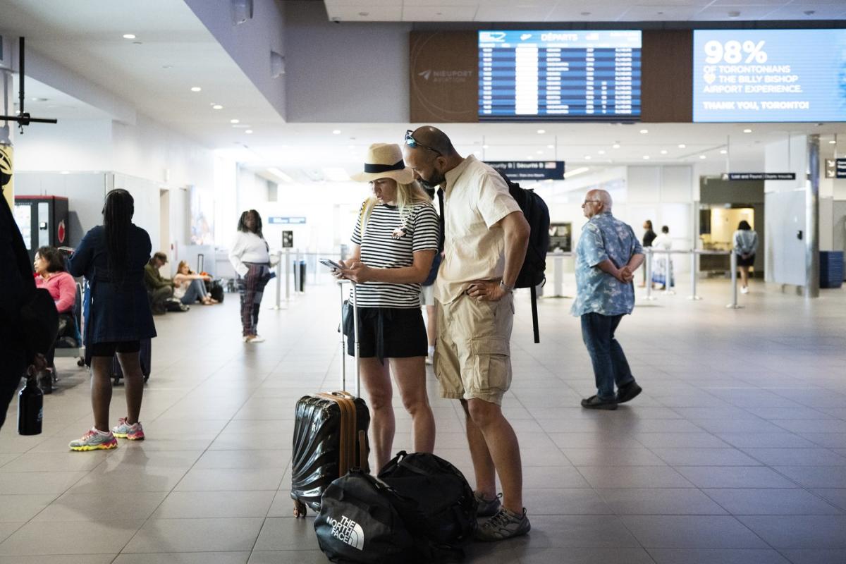 Les vols, les hôpitaux et la frontière canadiens perturbés par une panne technologique mondiale