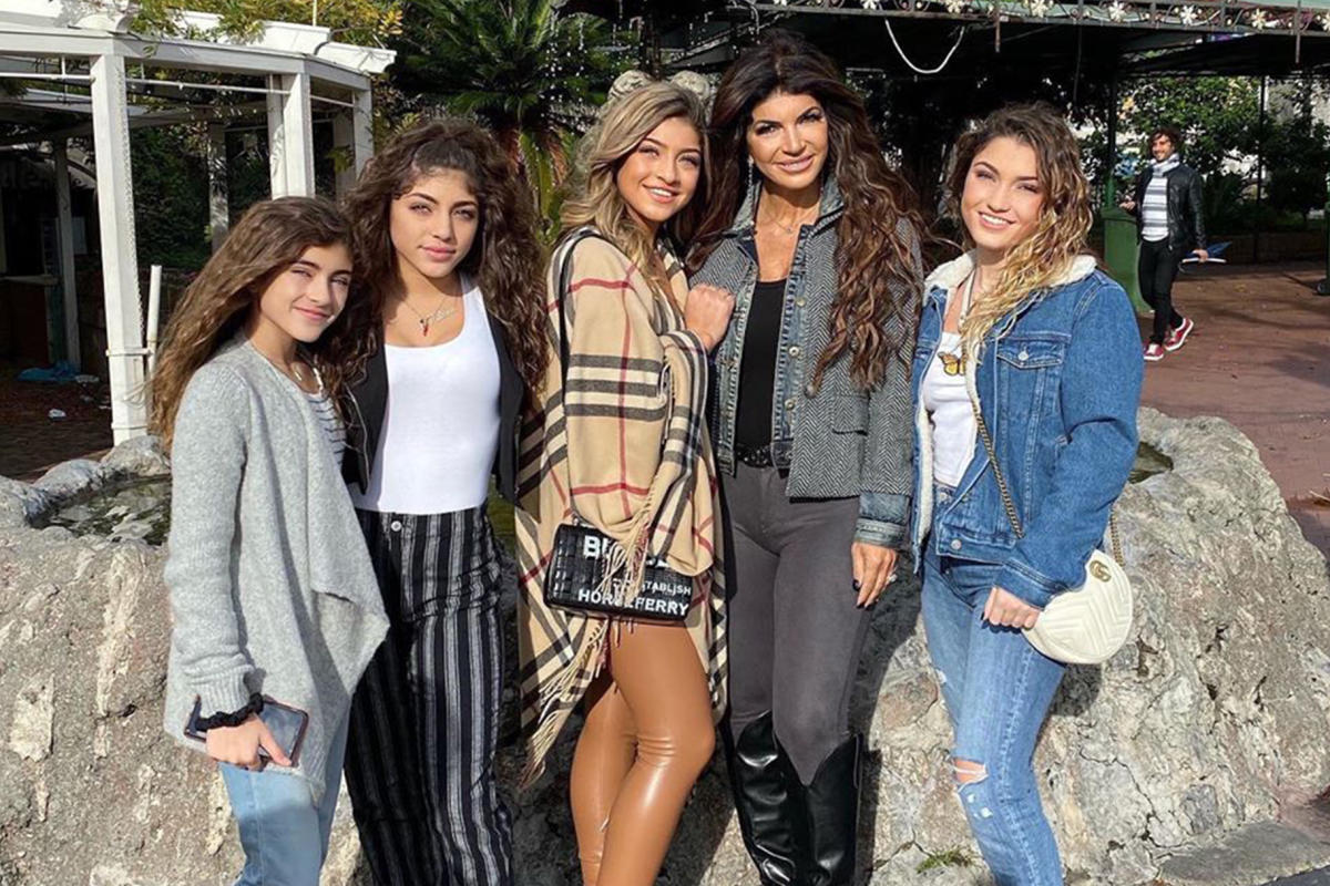 Teresa Giudice S Daughters Wore The Most Stunning Dresses For Antonia S Sweet 16