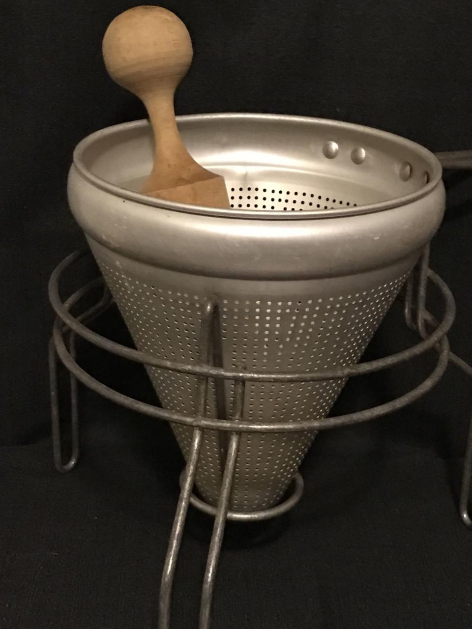 6) Strainer Sieve