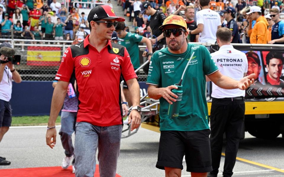 Aston Martin's Spanish driver Fernando Alonso and Ferrari's Monegasque driver Charles Leclerc (L) arrive prior the Spanish Formula One Grand Prix race at the Circuit de Catalunya on June 4, 2023 in Montmelo, on the outskirts of Barcelona - Getty Images/Javier Soriano