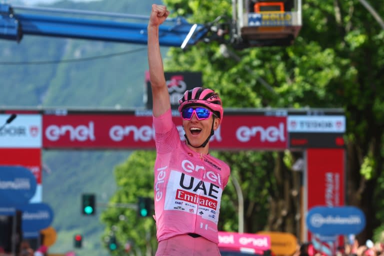 El ciclista esloveno Tadej Pogacar celebra su Giro de Italia en Bassano del Grappa, el 25 de mayo (Luca Bettini)