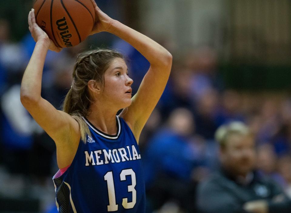 Memorial’s Lydia Bordfeld (13) passes as the Memorial Tigers play the La Lumiere Lakers during the 2022 Evansville North Showcase at North High School in Evansville, Ind., Friday, Dec. 2, 2022. 