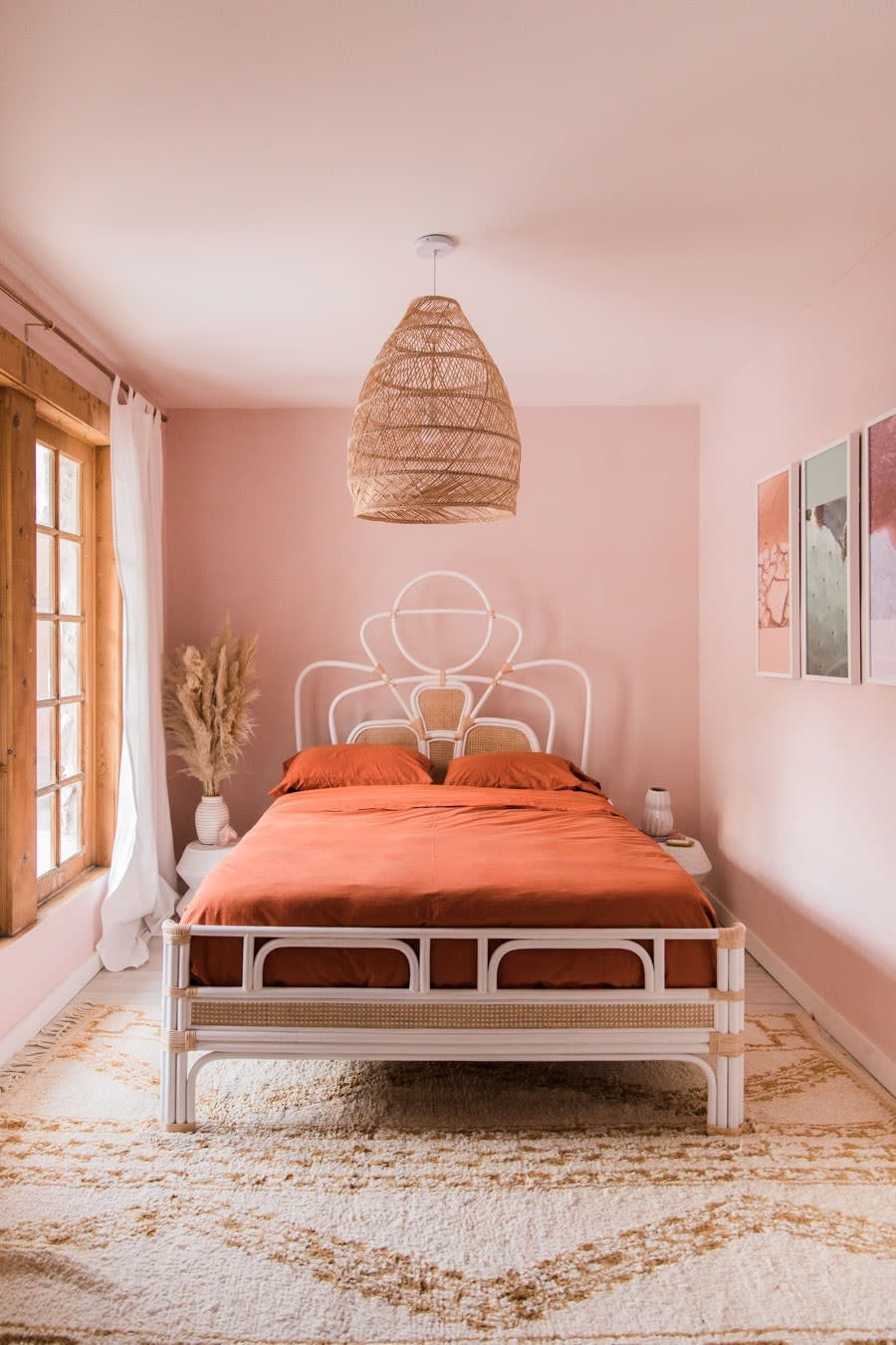 The bedroom in Caroline Lee’s hideaway on the outskirts of Palm Springs.