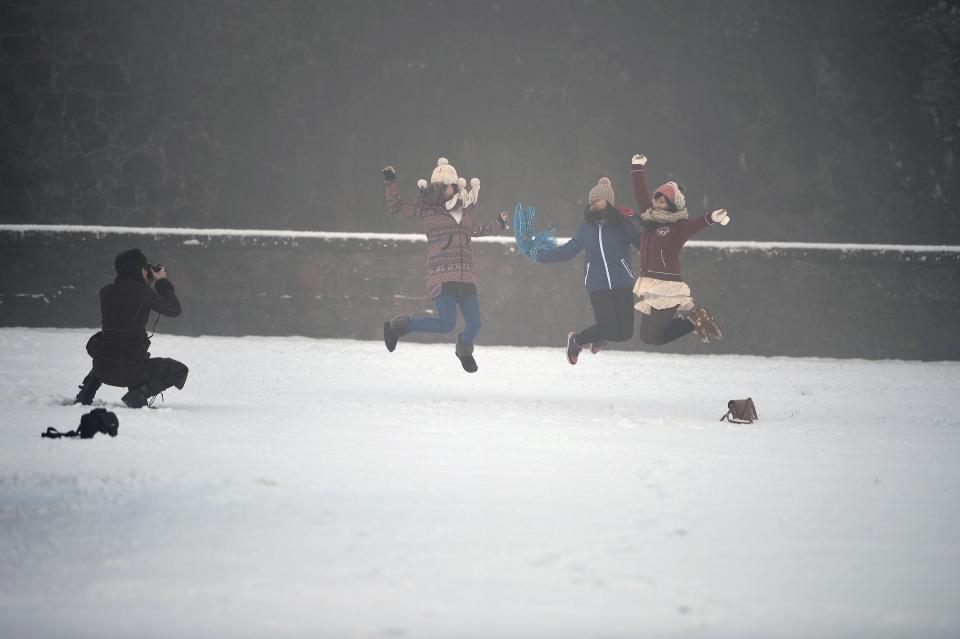 STIRLING, UNITED KINGDOM - DECEMBER 03: Tourists take pictures in front of the Robert The Bruce statue on Stirling Castle Esplanade on December 3, 2012 in Stirling, Scotland. Snow and sleet has hit many parts of Scotland with heavier falls expected over higher grounds. (Photo by Jeff J Mitchell/Getty Images)