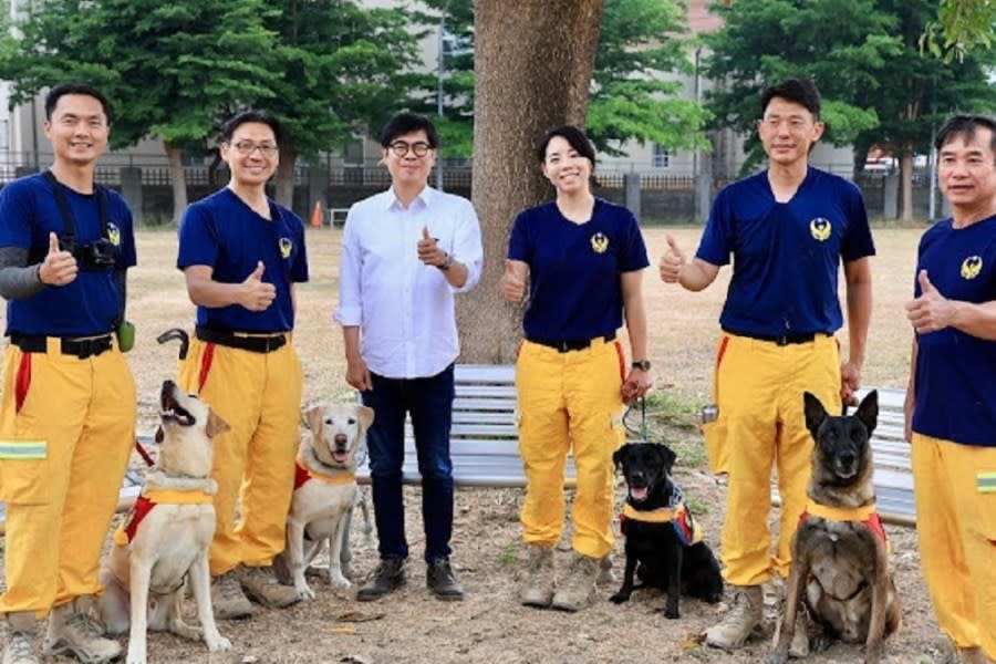 「國際搜救犬日」慰勉搜救犬隊 陳其邁：狗狗是救難幕後功臣 297