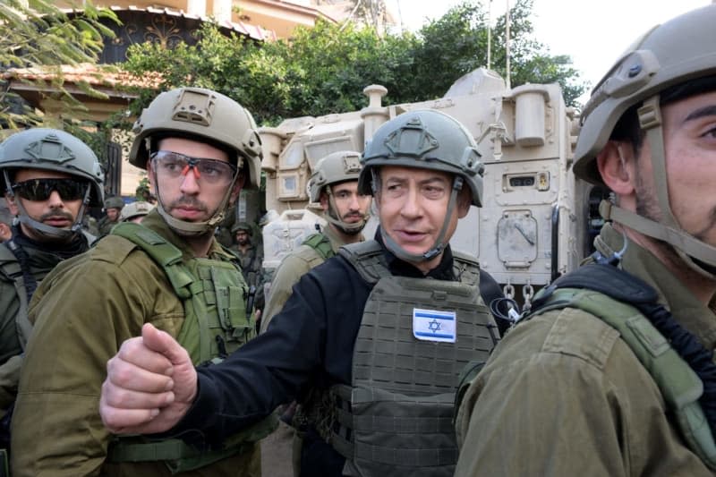 Israeli Prime Minister Benjamin Netanyahu speaks with soldiers during a visit to the northern Gaza Strip. Avi Ohayon/GPO/dpa