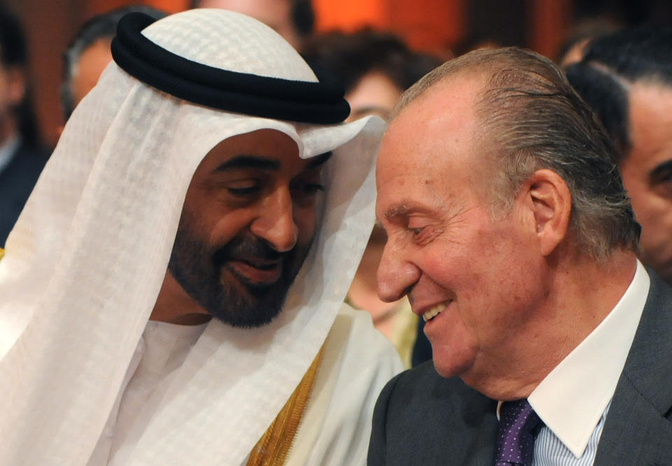 Mohamed bin Zayed y Juan Carlos I. (CRISTINA QUICLER/AFP via Getty Images)