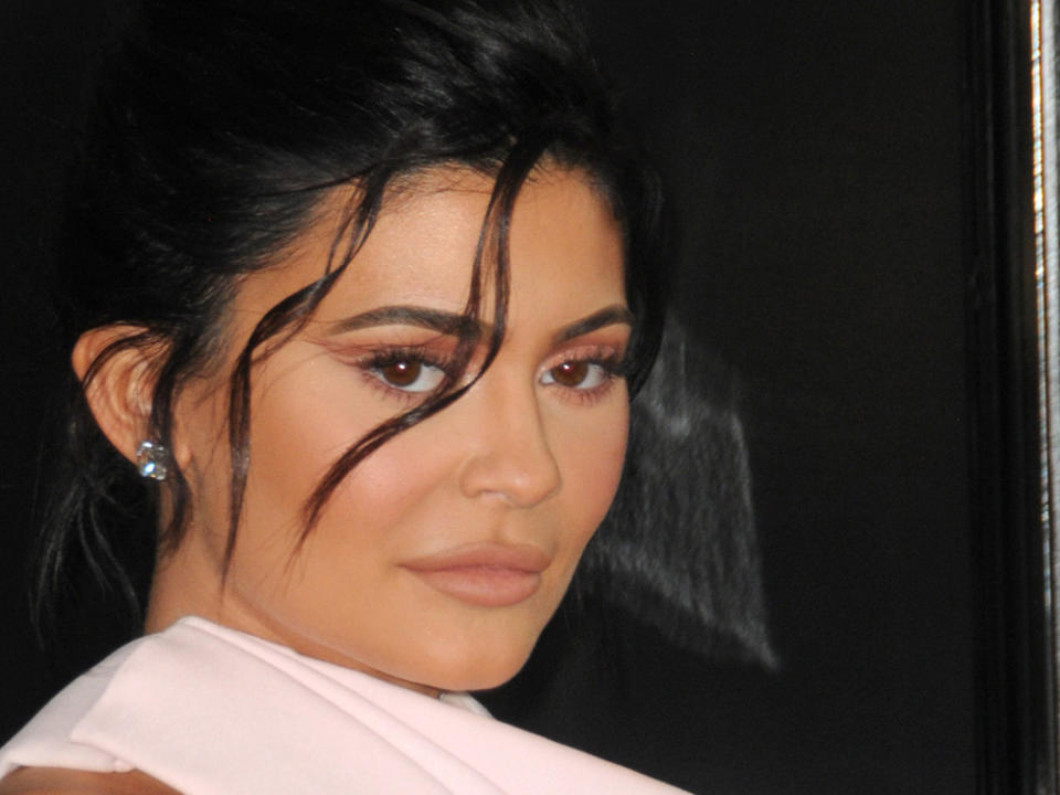 Kylie Jenner bei einem Auftritt in Los Angeles (Bild: Kathy Hutchins / Shutterstock.com)