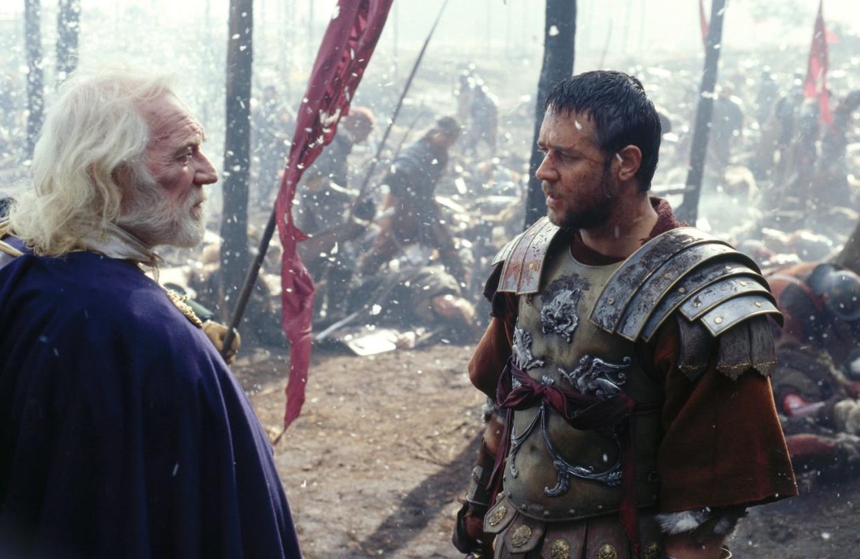 Richard Harris y Russell Crowe en un fotograma de _Gladiator_, de Ridley Scott. <a href="https://www.imdb.com/title/tt0172495/" rel="nofollow noopener" target="_blank" data-ylk="slk:IMDB;elm:context_link;itc:0;sec:content-canvas" class="link ">IMDB</a>