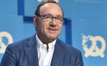 Kevin Spacey wird 60. Eine große Party wird der Schauspieler wohl nicht schmeißen: Der zweifache Oscar-Gewinner hat sich mit sexuellem Fehlverhalten ins Abseits manövriert. Als Mensch ist Spacey tief gefallen. Doch was macht das aus seinen künstlerischen Verdiensten?