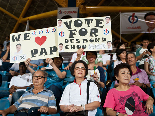 Supporters held out placards to show their loyalty to Choo and his party, People's Action Party (PAP). (Yahoo! Singapore/ Alvin Ho)