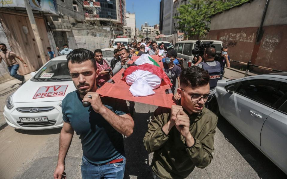 Palestinians carry the bodies of the Abu Hatab family during their funeral in Gaza City - Mohammed Talatene / Avalon