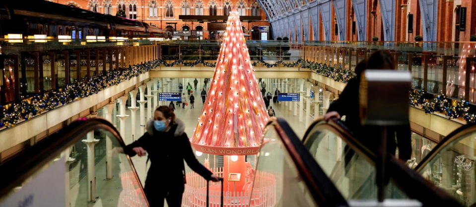 Dans la gare internationale de St Pancras, dans le centre de Londres.  
