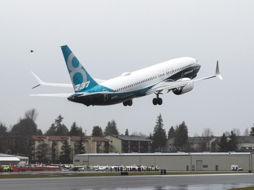 Boeing 737 MAX Take off