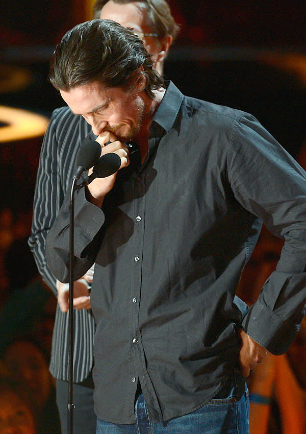 Christian Bale Breaks Down In Tears Watching Heath Ledger at MTV Movie  Awards