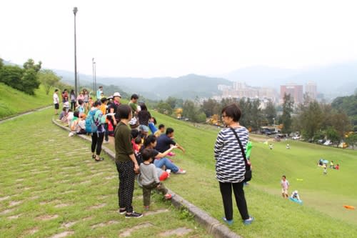 【台北文山區】福德坑環保復育公園─滑草、放風箏、騎單車！