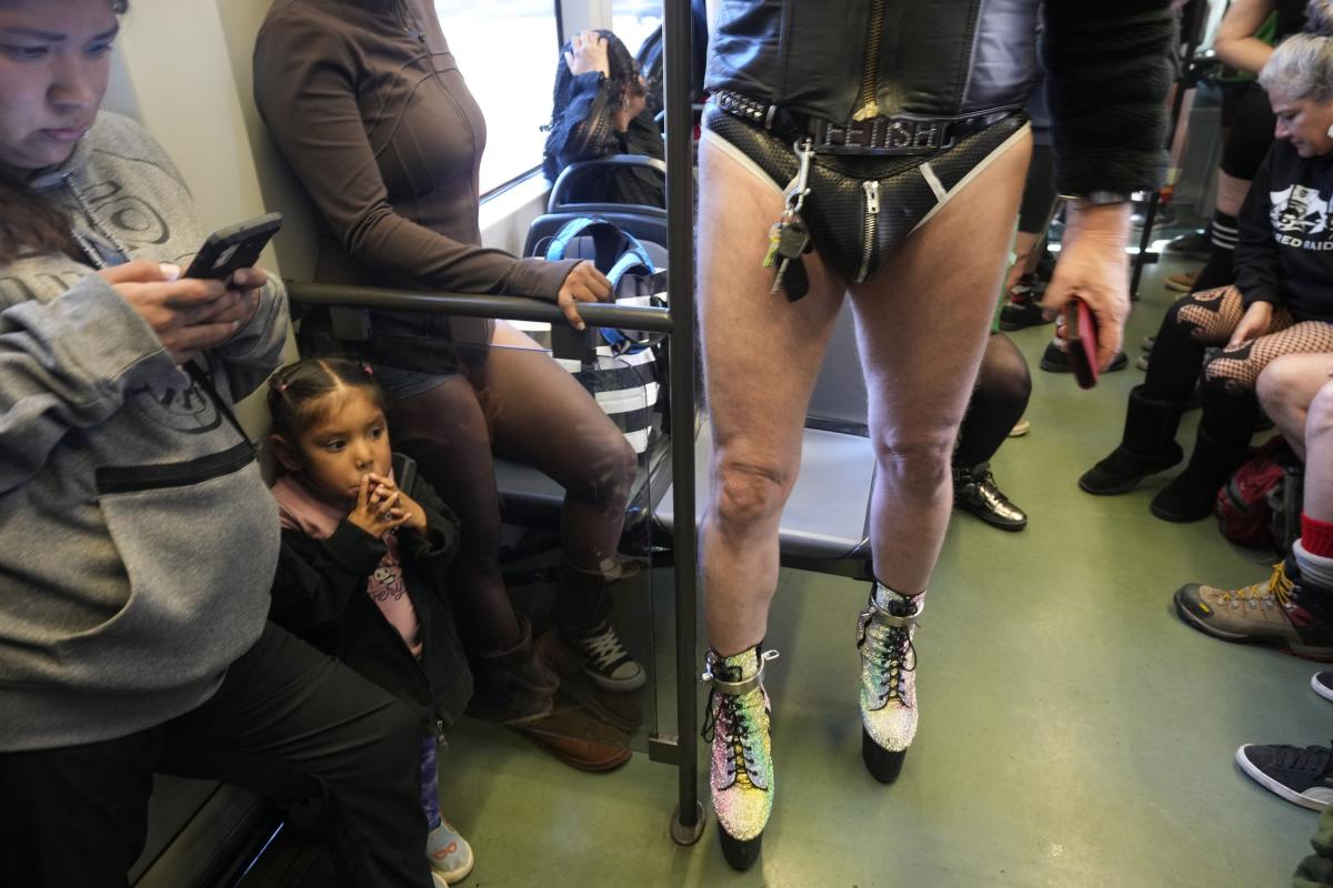 No Pants Light Rail Ride беше безсмислена тъпа идея