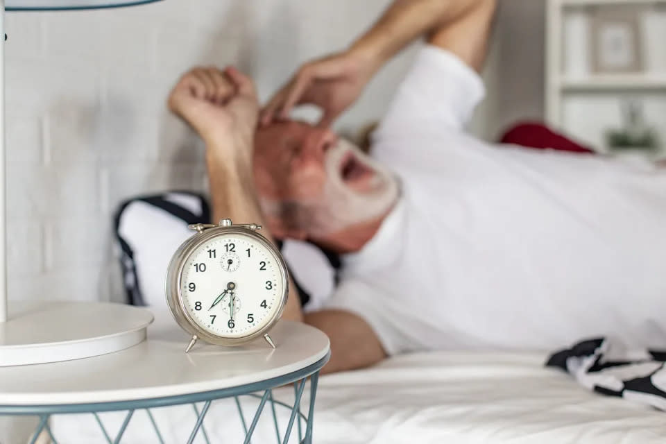 Schlechte Schlafmuster wurden au&#xdf;erdem mit einer negativeren Wahrnehmung des Alterns in Verbindung gebracht. (Bild: Getty Images)