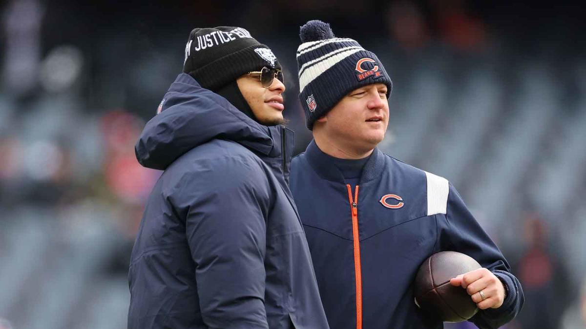 Justin Fields' improvement noticeable as QB embraces passing offense - ESPN  - Chicago Bears Blog- ESPN