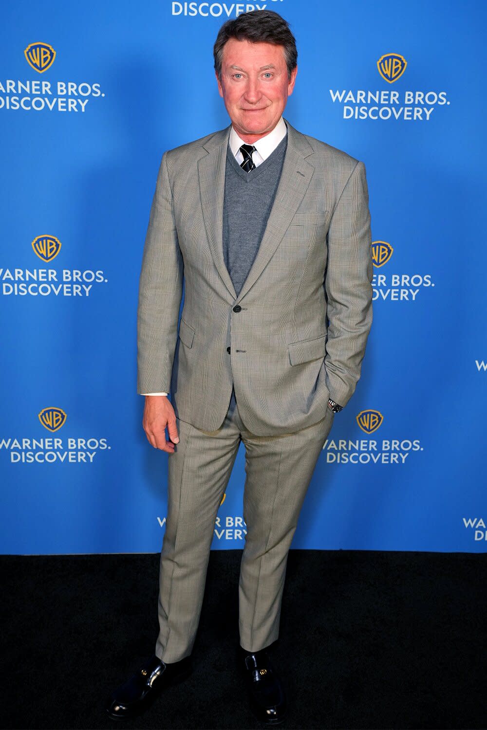 Wayne Gretzky, NHL on TNT, Turner Sports attends the Warner Bros. Discovery Upfront 2022 arrivals on the red carpet at The Theater at Madison Square Garden on May 18, 2022 in New York City.