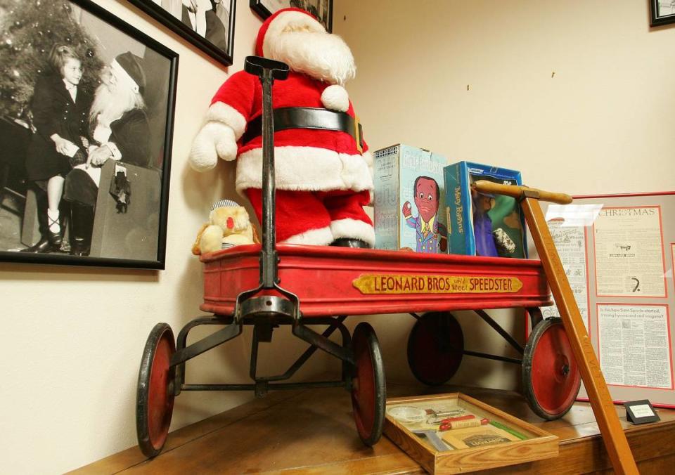 This Leonards Department Store wagon sold for $2.99 during the Christmas season of 1936.