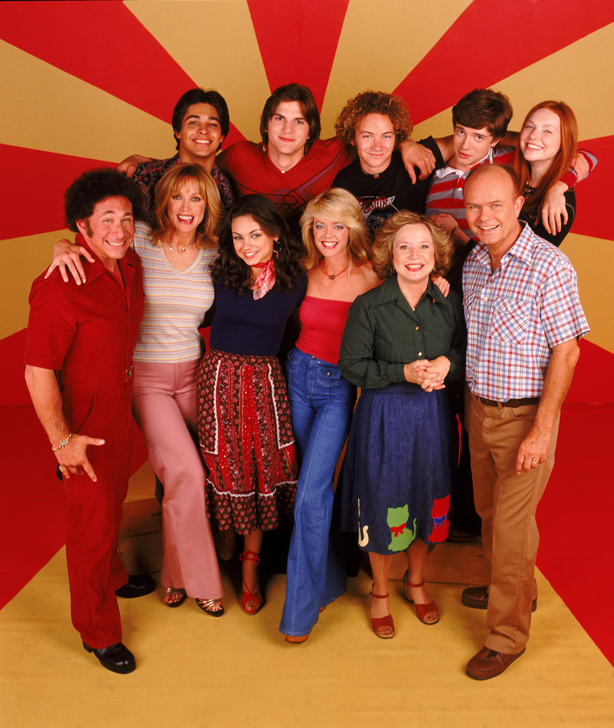 THAT '70S SHOW - Top row L-R: Wilmer Valderrama, Ashton Kutcher, Danny Masterson, Topher Grace, Laura Prepon. Center L-R: Don Stark, Tanya Roberts, Mila Kunis, Lisa Robin Kelly, Debra Jo Rupp, Kurtwood Smith.  (Photo by FOX Image Collection via Getty Images)