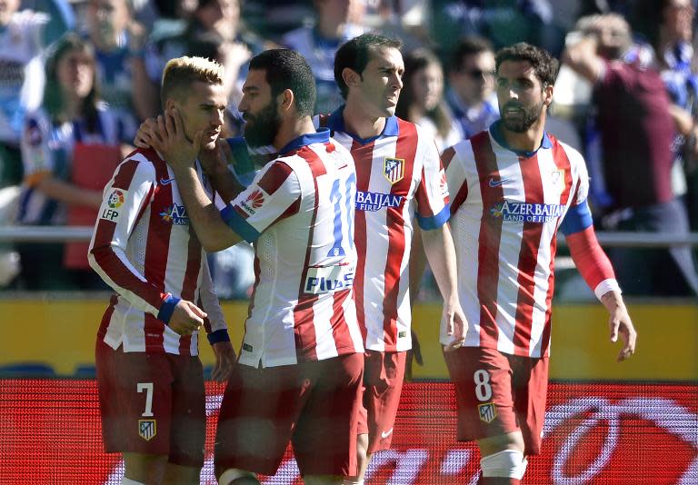 Atletico Madrid's Antoine Griezmann (L) celebrates with teammates after scoring during the Spanish league match against Deportivo in La Coruna on April 18, 2015