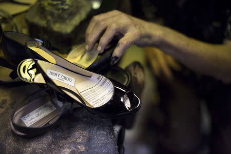 Owner Arturo Azinian works in his shoe repair shop in Beverly Hills, California April 24, 2015. REUTERS/Mario Anzouni