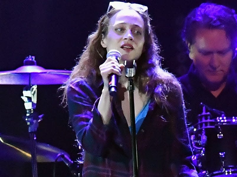 fiona apple performing january 2019