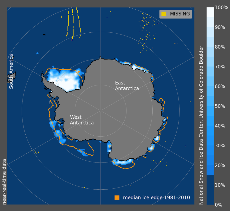 Concentración del hielo marino antártico el 13 de febrero de 2023. La línea naranja representa la mediana de la extensión del hielo marino correspondiente al periodo 1981-2010. National Snow and Ice Data Center, Universidad de Colorado, Boulder (NSIDC)