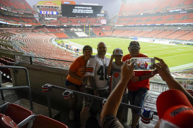 Severe weather delays Texans-Browns game in Cleveland