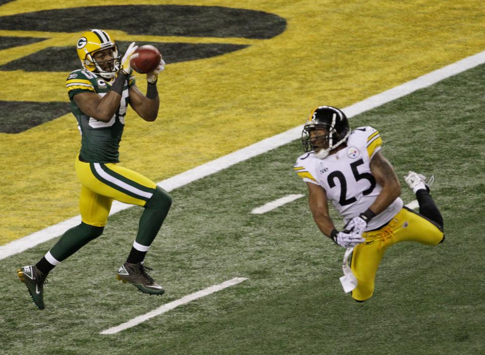 Greg Jennings catches a touchdown pass behind Pittsburgh defender Ryan Clark in the first half of Super Bowl XLV.