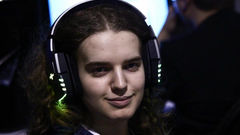 Esports | Conoce la historia de Scarlett, competidora de Récord Guinness -  AS.com