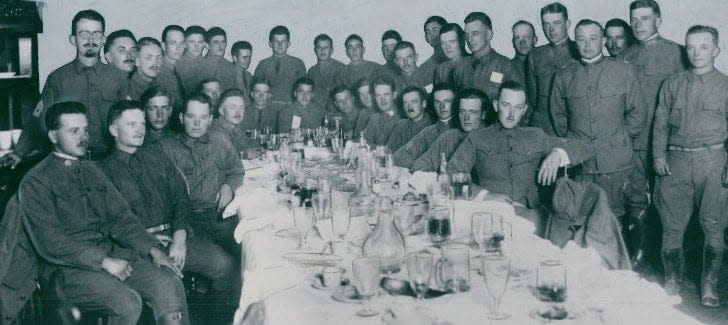 Battery B artillery veterans gather for an Akron banquet after the National Guard unit completed its service along the Mexican border in 1916.