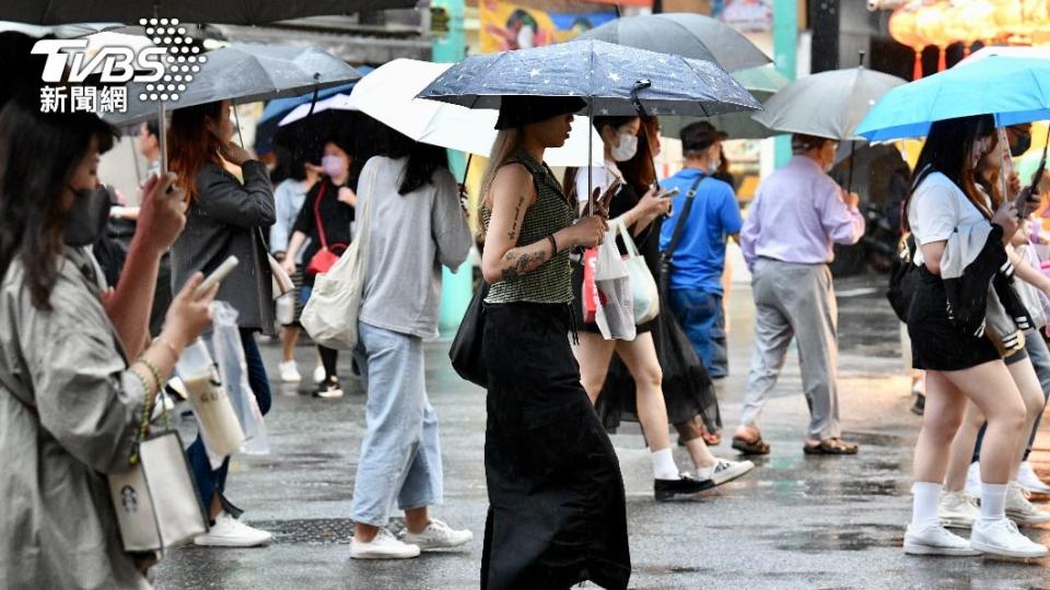 明日天氣仍不穩，中部以北午後有局部大雷雨出現的可能性。（圖／胡瑞麒攝）