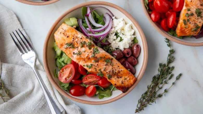 Grilled salmon and Greek salad 