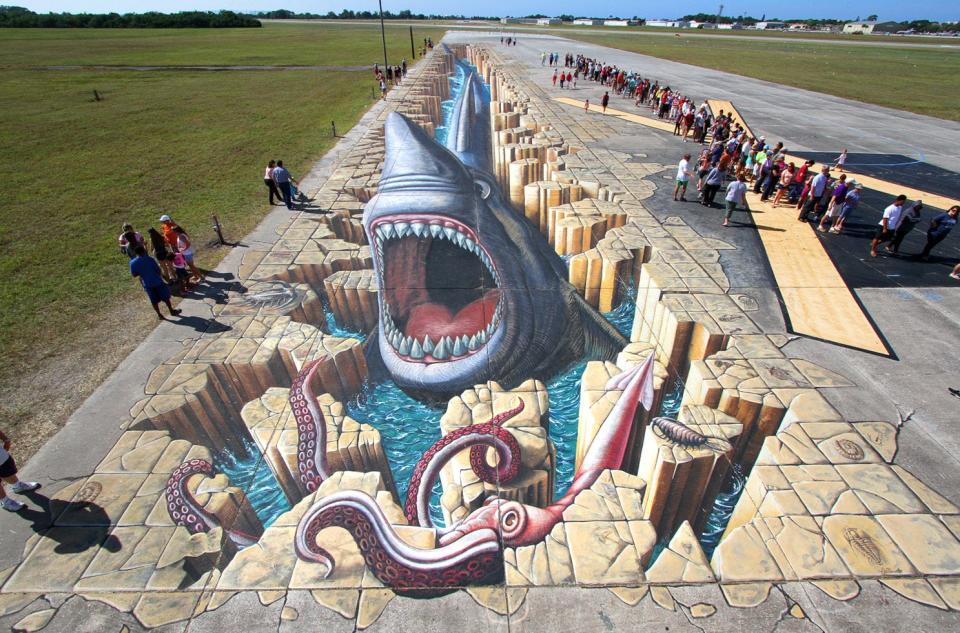 Created in 2014 at the Chalk Festival in Venice, this anamorphic pavement art piece depicts an extinct Megalodon shark that measured 22,747.60 square feet which at the time earned it a place in the Guinness Book of World Records.