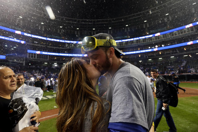 Kris Bryant's family hands out handmade cookies to Wrigley Field employees