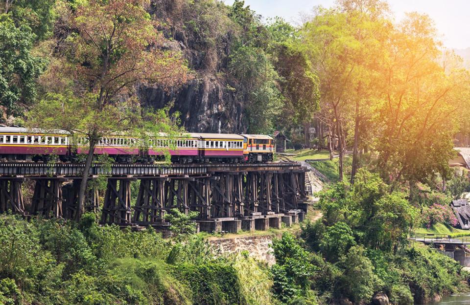 桂河大橋和死亡鐵路是泰國戰俘修築通往緬甸的橋樑。