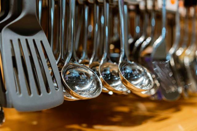 NYC restaurants won't be able to include plastic utensils with some orders  under new law