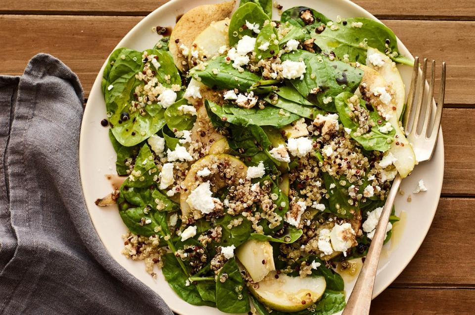 Quinoa and Spinach Salad With Pear and Goat Cheese