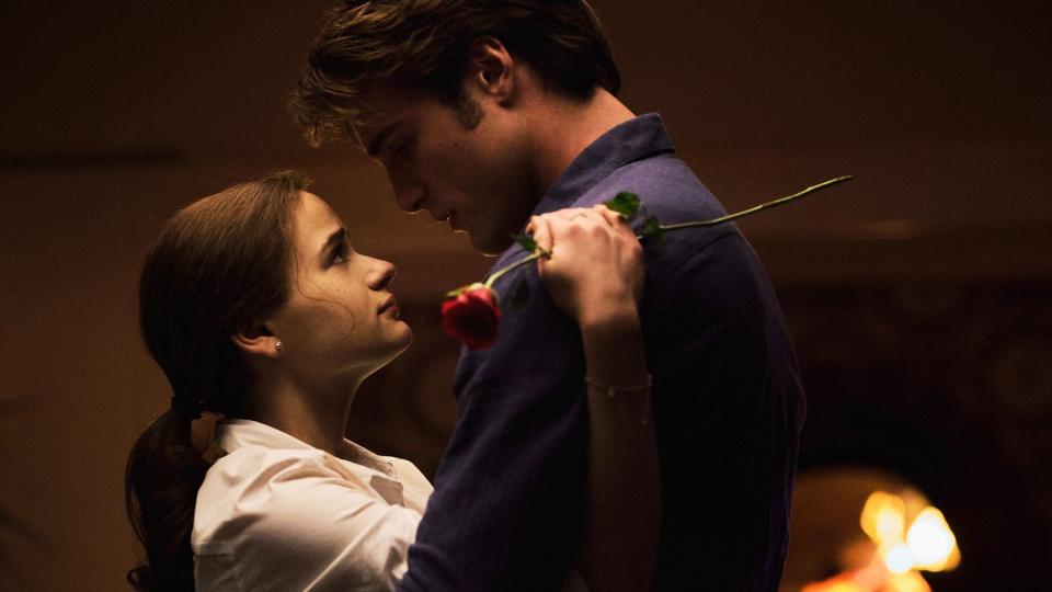 THE KISSING BOOTH 3 (2021) Joey King as Elle and Jacob Elordi as Noah.