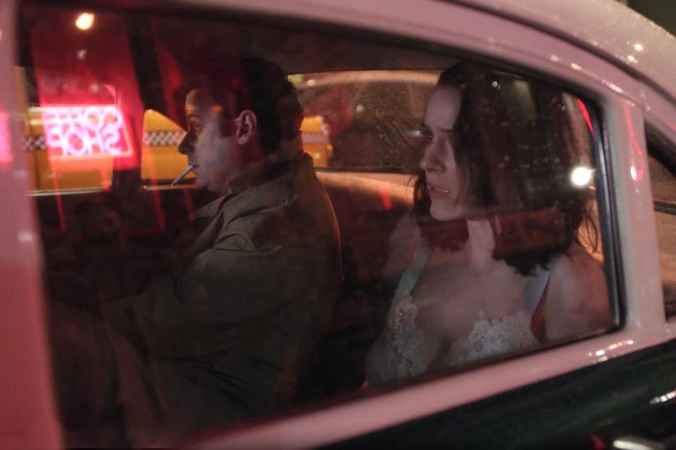 a shot of Lenny Bruce (Luke Kirby) in the back of a cop car with Midge from episode 101