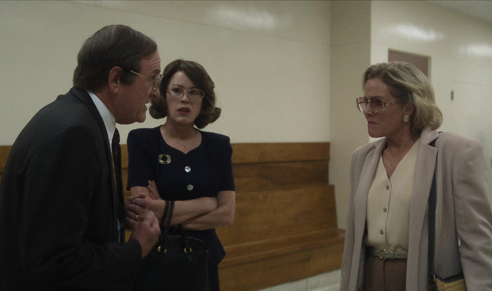 Richard Jenkins as Lionel Dahmer, Molly Ringwald as Shari, Penelope Ann Miller as Joyce Dahmer argue outside the court room where Jefferey Dahmer was found guilty (Netflix)