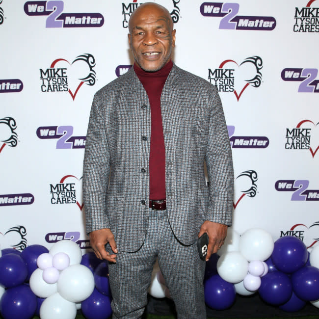 Mike Tyson fue invitado por Tucker Carlson a fumar marihuana en su casa credit:Bang Showbiz