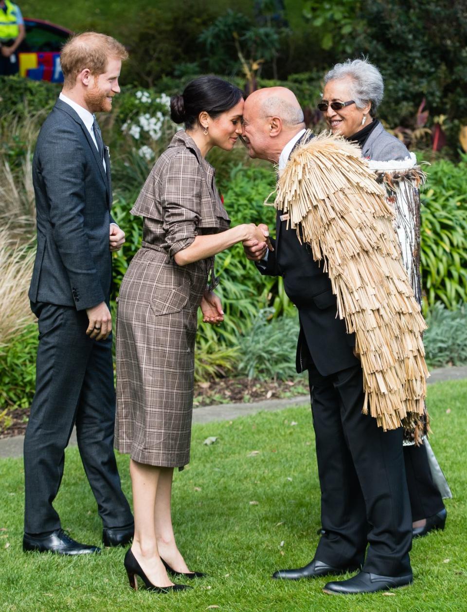 Meghans performs Hongi at the welcome ceremony.