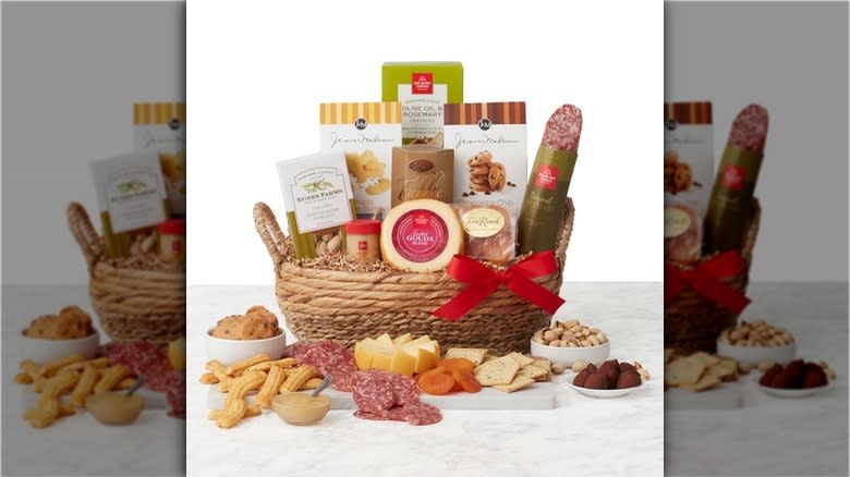 Hickory Farms Party Favorites Gift Box